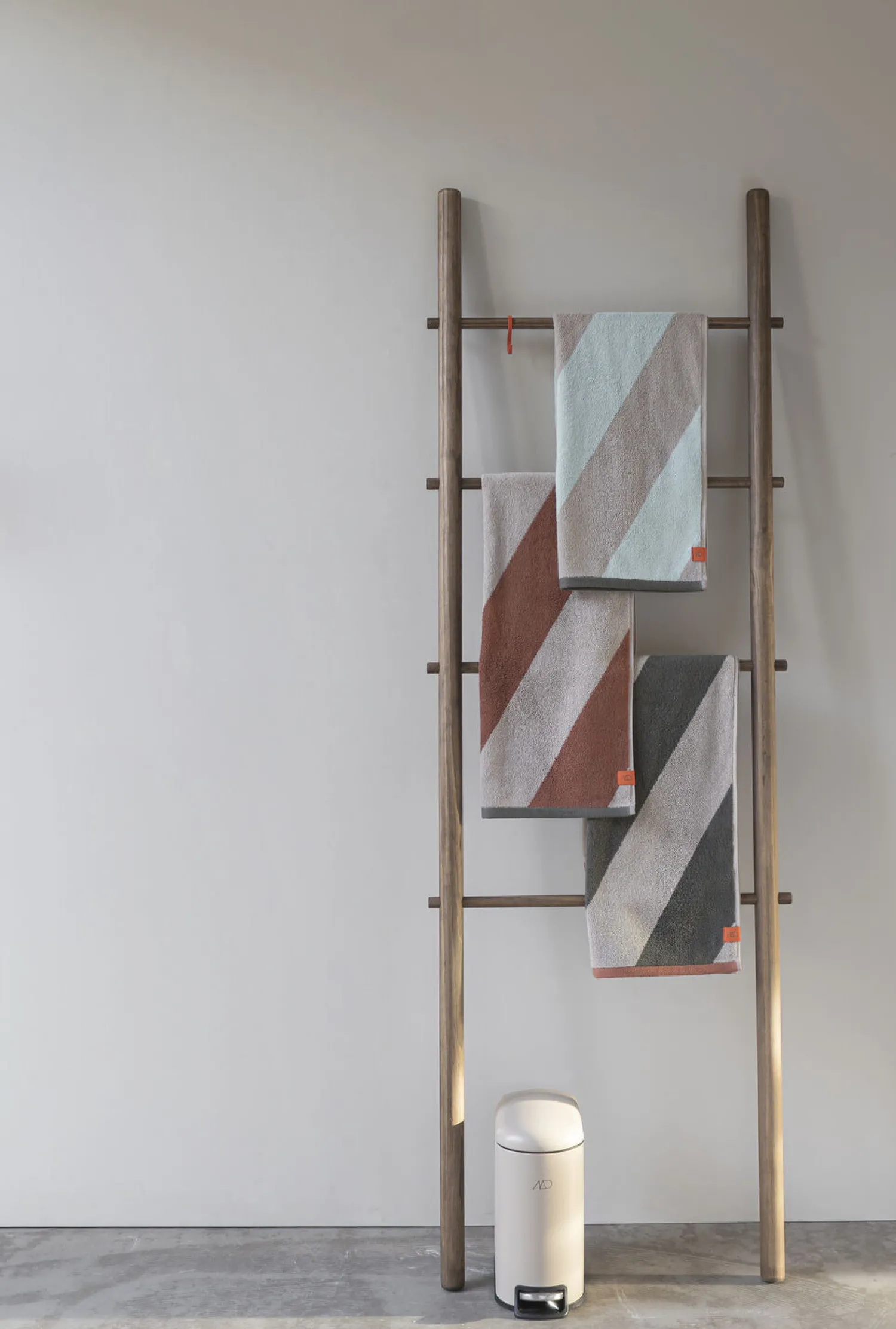 New Mette Ditmer - DIAGONAL towel - Dark olive
