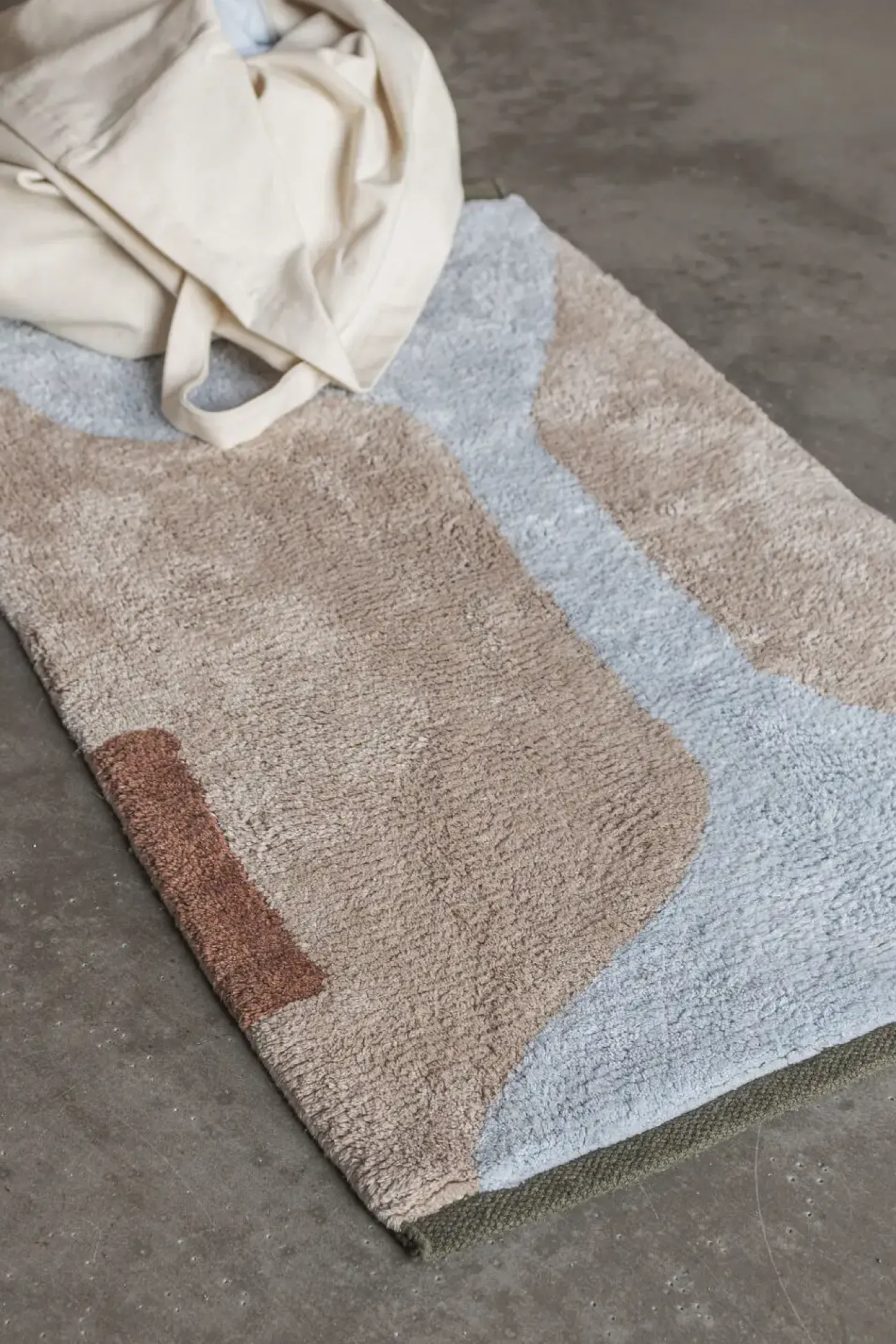 Hot Mette Ditmer - FIGURA rug, small - Light blue
