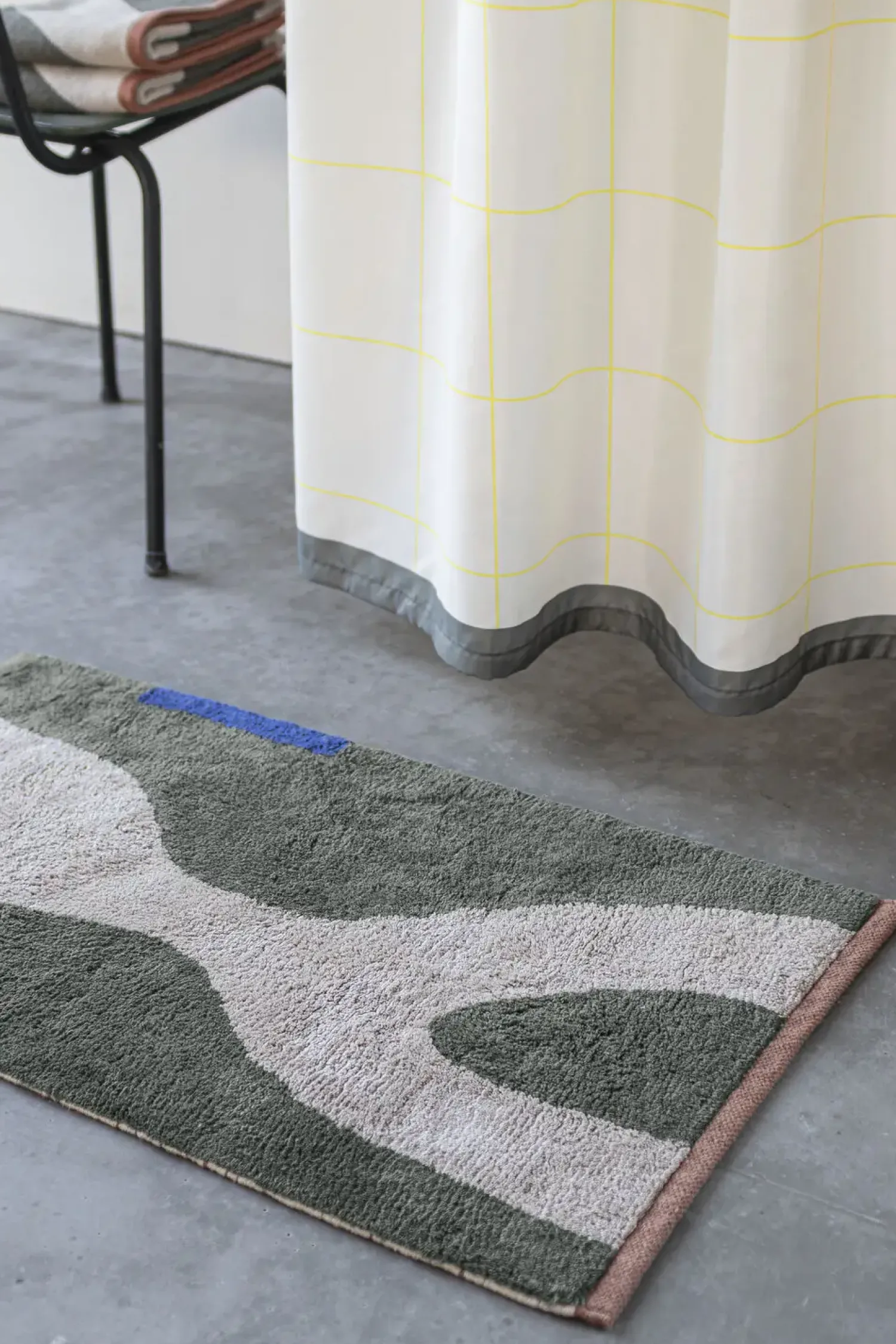 Outlet Mette Ditmer - FIGURA rug, small - Dark olive