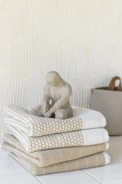 Hot Mette Ditmer - FLINESTEN badehåndklæde, Sand / Off-white