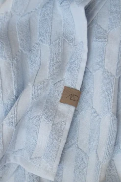 Best Mette Ditmer - GEO-håndklæde - Light Blue - W70 x L133 cm