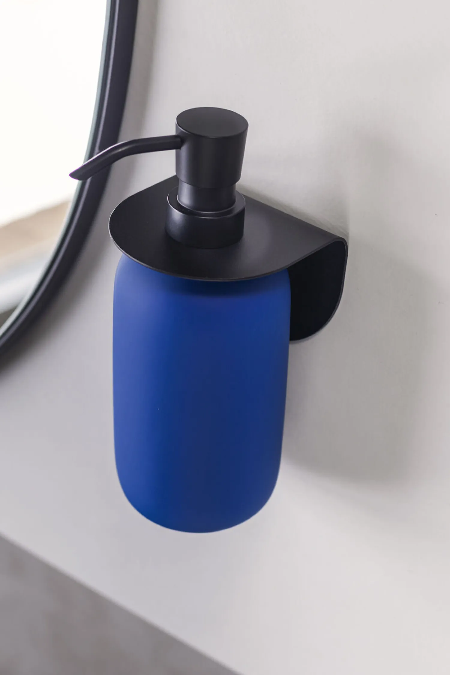 Outlet Mette Ditmer - LOTUS dispenser, høj, kobolt