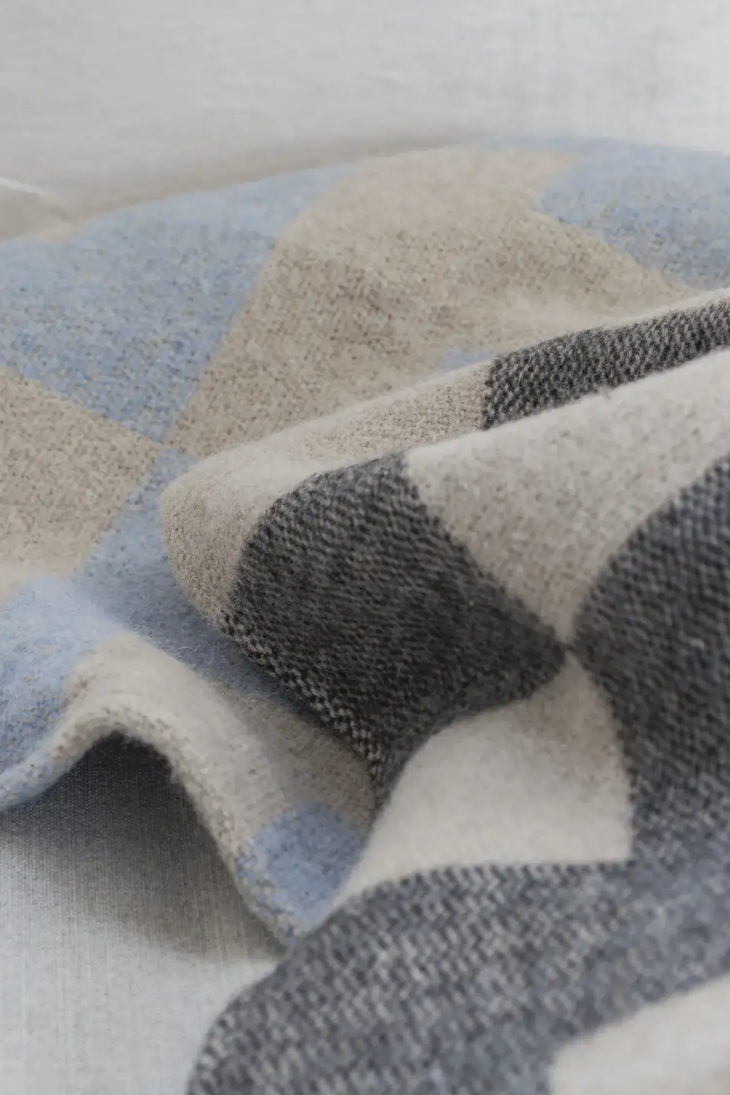 New Mette Ditmer - MAZE-plaid - Light blue - W130 x L190 cm
