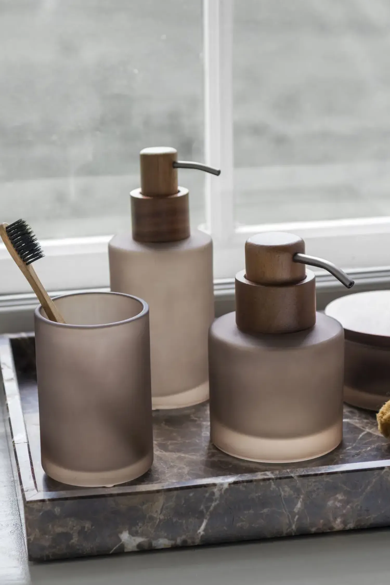 New Mette Ditmer - MODEST-tandbørstekrus - Walnut