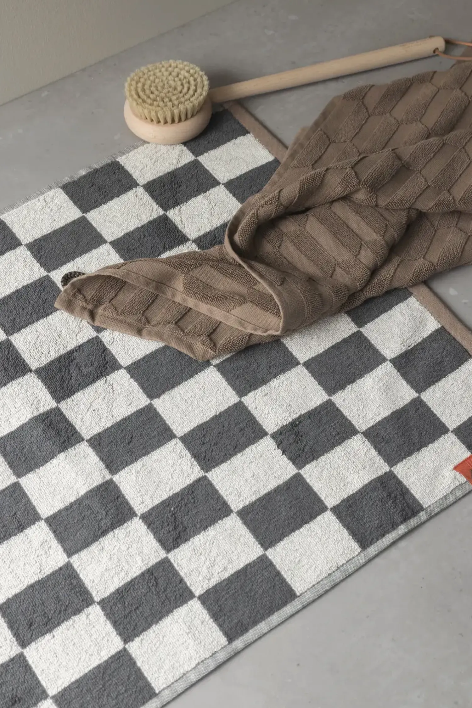 Hot Mette Ditmer - RETRO-bademåtte - Dark grey - W50 x L80 cm
