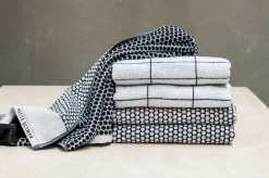 New Mette Ditmer - TILE gæstehåndklæde, 2 stk., Sort / Off-white
