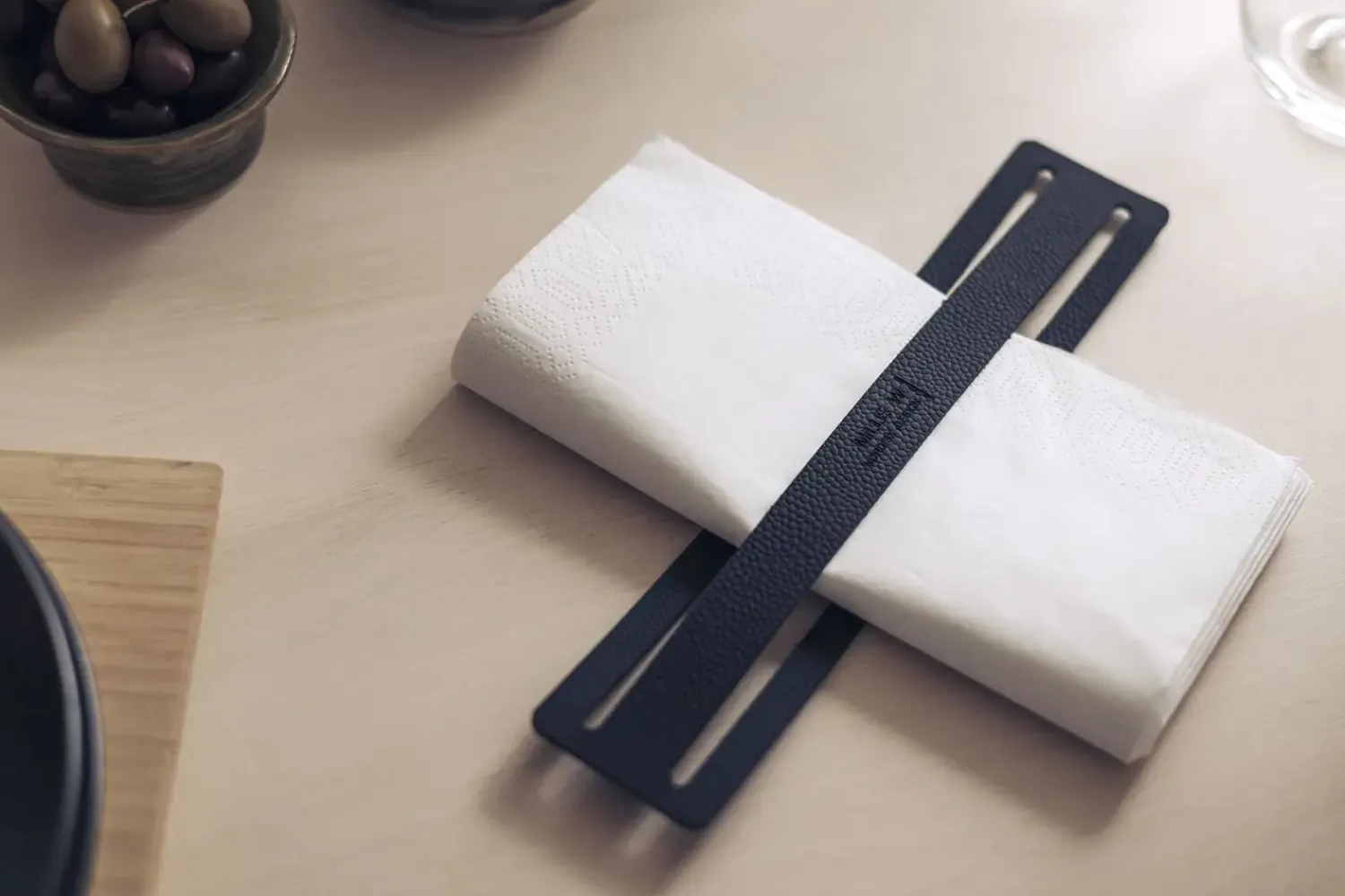 Best MILLE W NORDISK DESIGN - Servietholder - Sort læder