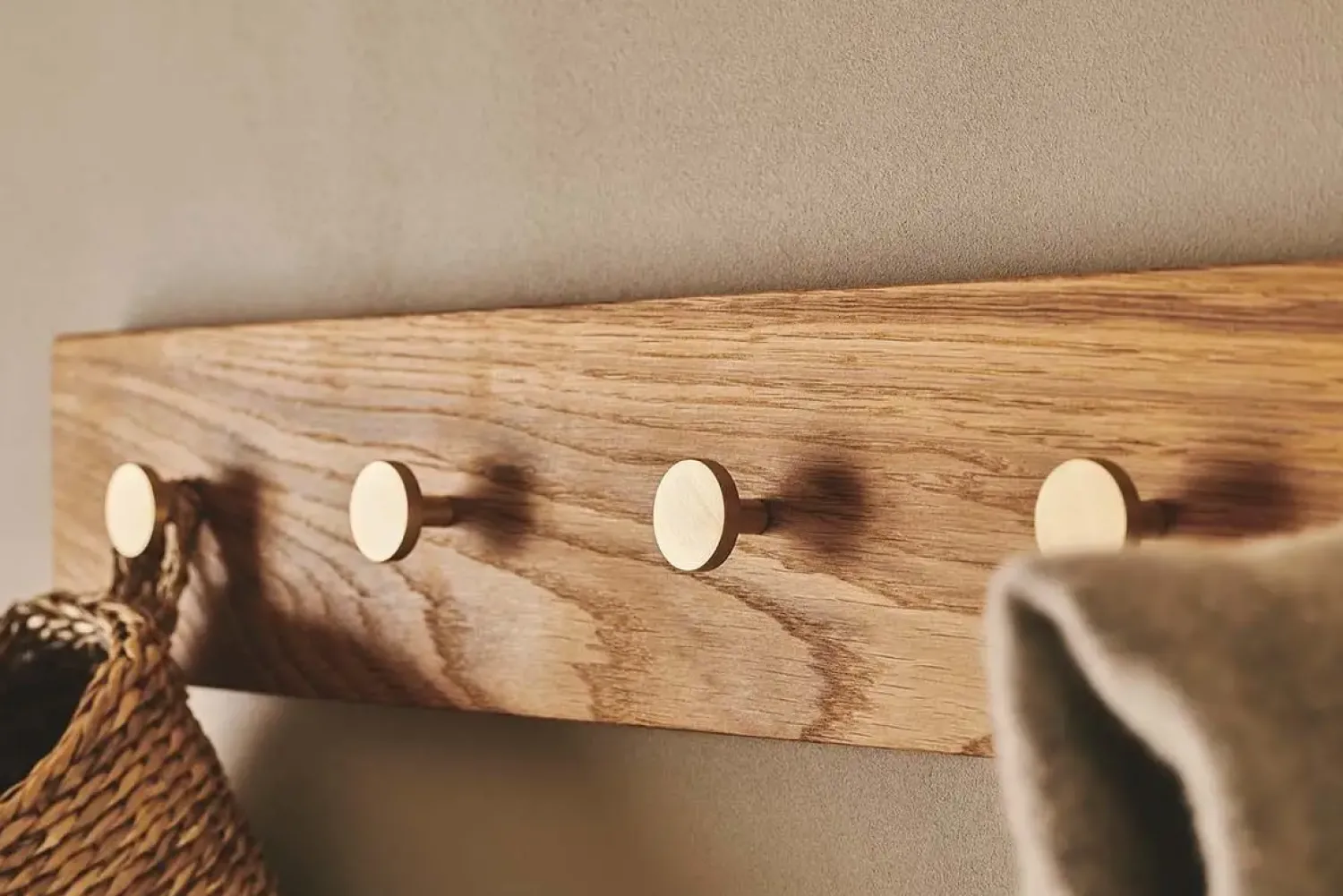 Online Moudhome - Ege Knagerække med Messing Knager - 70 cm
