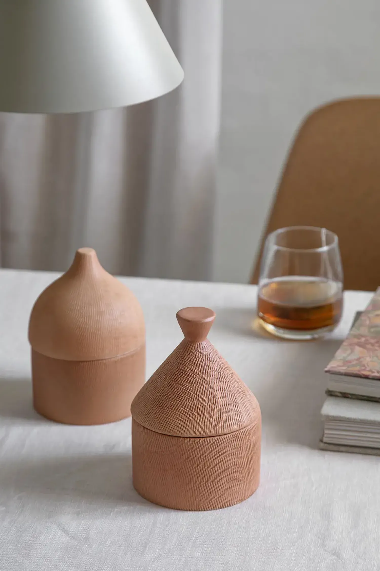 Clearance Moudhome - Rustic keramik krukke med låg - 14,5 cm