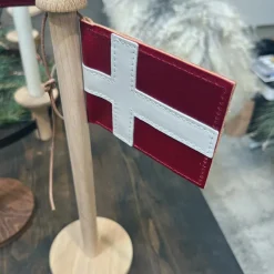 New Nordic By Hand - Snoren - Bordflag i lys eg - H40