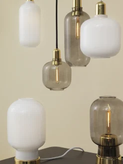 Outlet Normann Copenhagen - Amp Table Lamp Brass EU