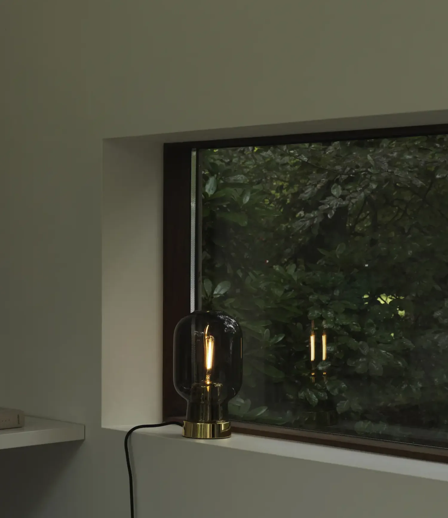 Outlet Normann Copenhagen - Amp Table Lamp Brass EU