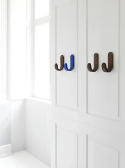 New Normann Copenhagen - Curve Hook - Valnød træ