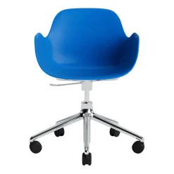 Online Normann Copenhagen - Form Armstol Swivel 5W med hjul - Alu/Blå