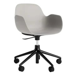 Online Normann Copenhagen - Form Armstol Swivel 5W med hjul - Sort/Varm grå
