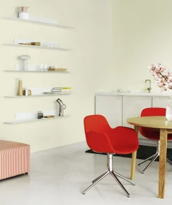 Online Normann Copenhagen - Form Armstol Swivel 5W med hjul - Sort/Varm grå