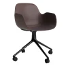 New Normann Copenhagen - Form Armstol Swivel 5W med hjul - Sort/Brun