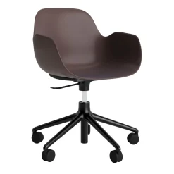 New Normann Copenhagen - Form Armstol Swivel 5W med hjul - Sort/Brun