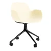 New Normann Copenhagen - Form Armstol Swivel 5W med hjul - Sort/Creme