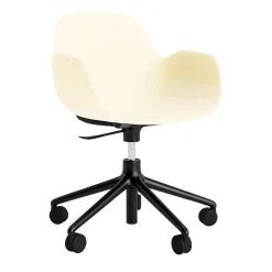 New Normann Copenhagen - Form Armstol Swivel 5W med hjul - Sort/Creme