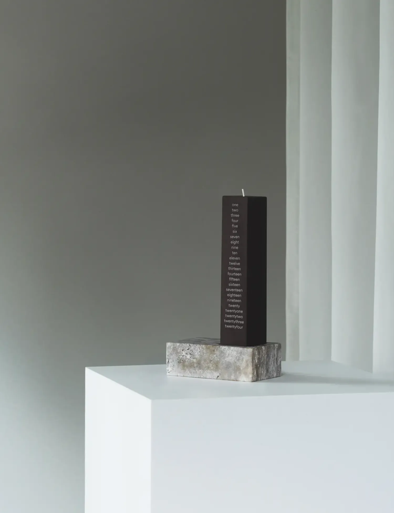 Outlet Normann Copenhagen - Kalenderlys - Brun - H25 x 5 cm