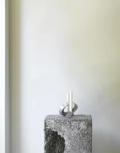 Best Normann Copenhagen - Lysestage - Crooked Candlestick Two - Warm Grey / Varm Grå