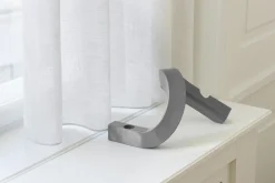 Best Normann Copenhagen - Lysestage - Crooked Candlestick Two - Warm Grey / Varm Grå