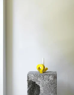 Best Normann Copenhagen - Lysestage - Crooked Candlestick One - Yellow / Gul