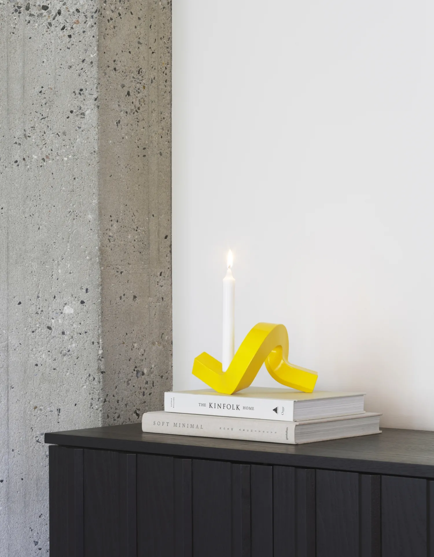 Best Normann Copenhagen - Lysestage - Crooked Candlestick One - Yellow / Gul