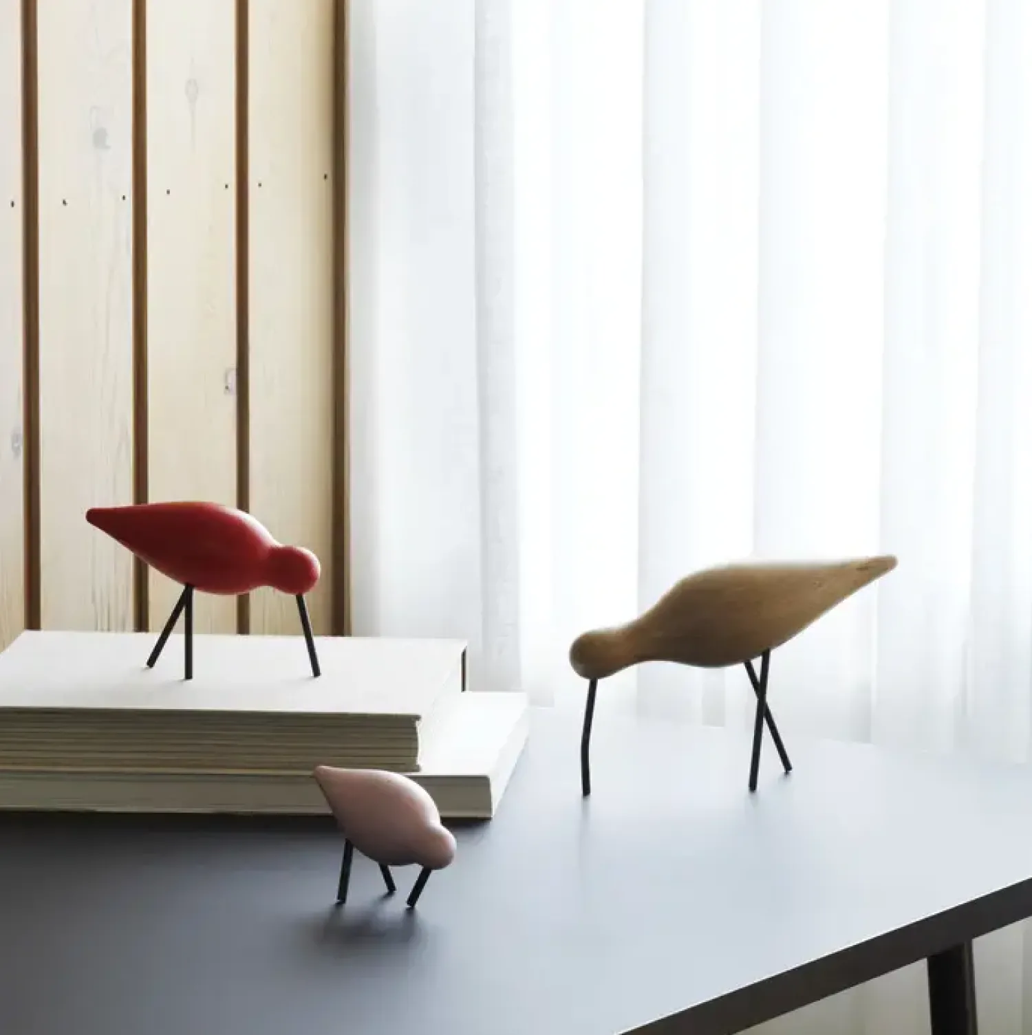 Discount Normann Copenhagen - Shorebird Small - pink med sorte ben