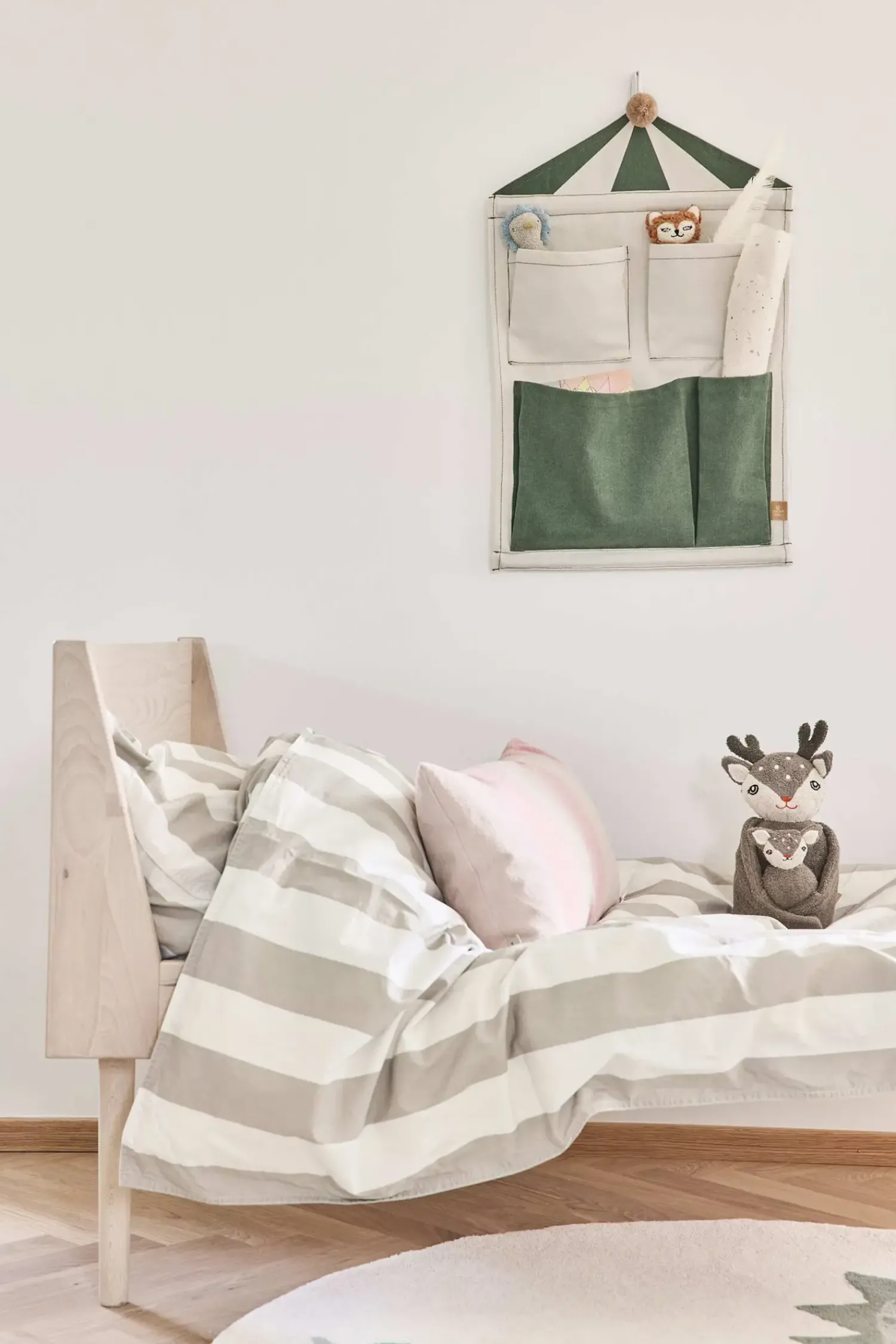 Outlet OYOY - Vægopbevaring - Cirkus - Grøn/Beige