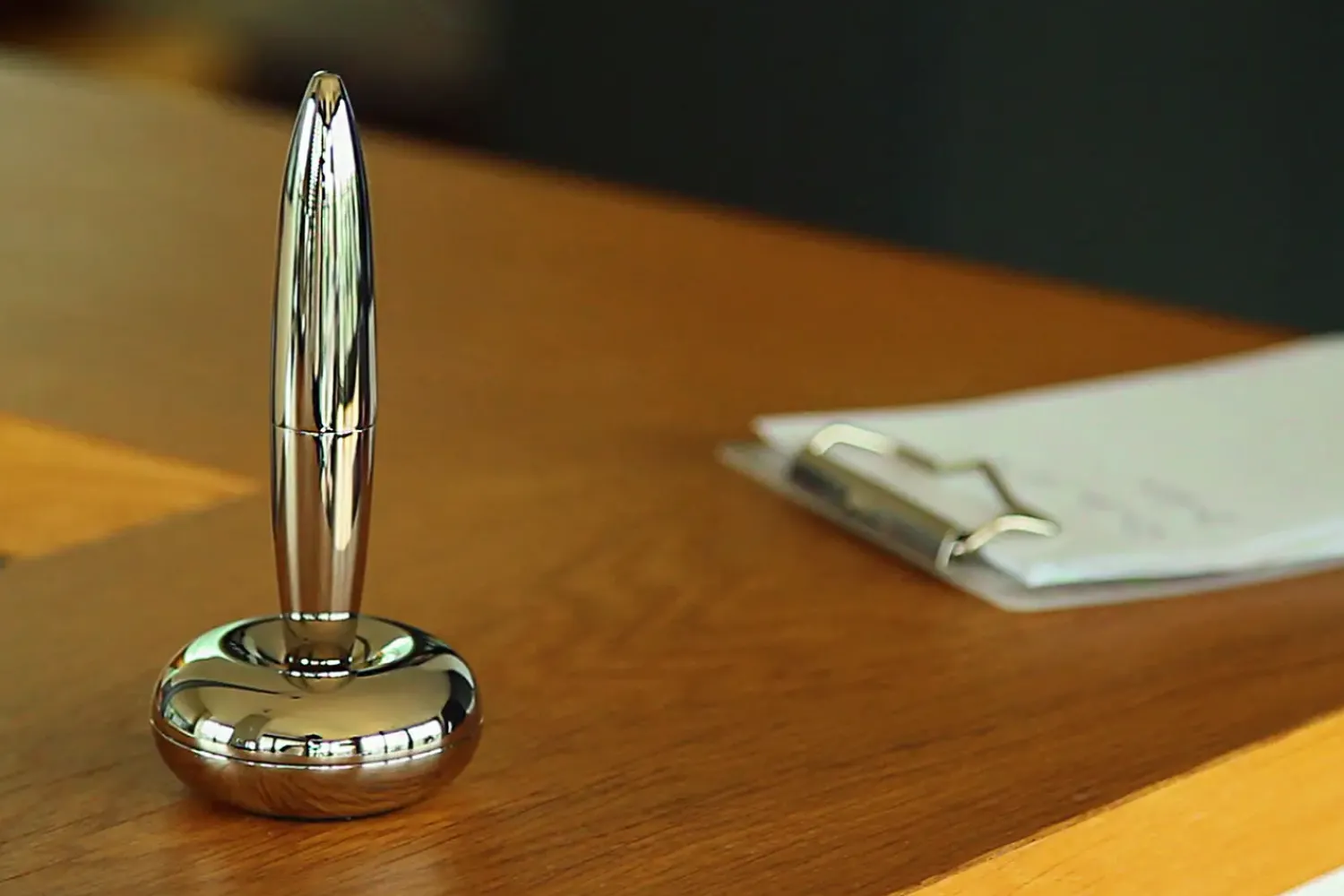 Online Philippi - Lucy pen with magnetic stand