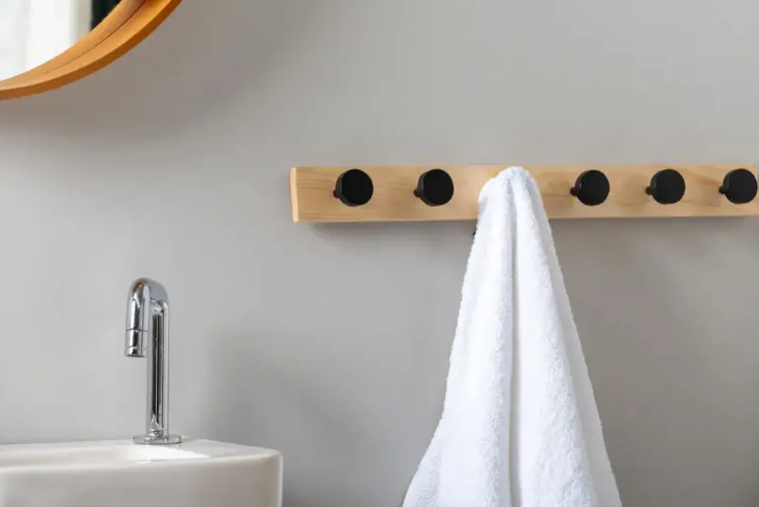 Online Present time - Coat rack Knobs pinewood black