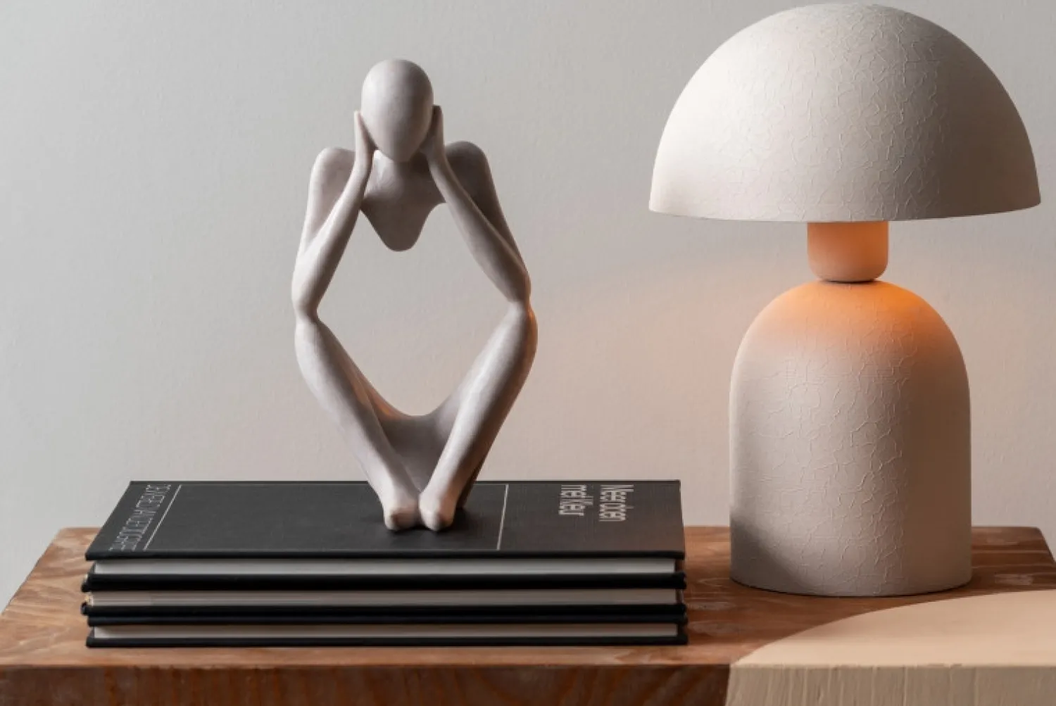 Hot Present time - Statue Dreaming polyresin light grey