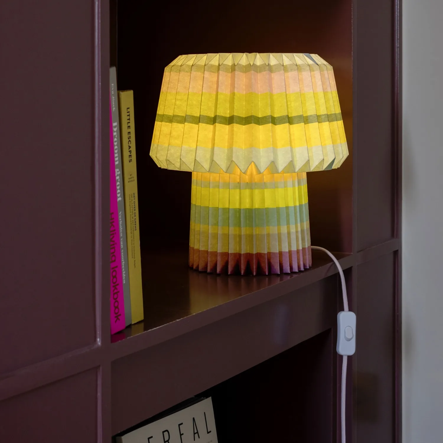 Online REMEMBER - Bordlampe i papir - Anna loops