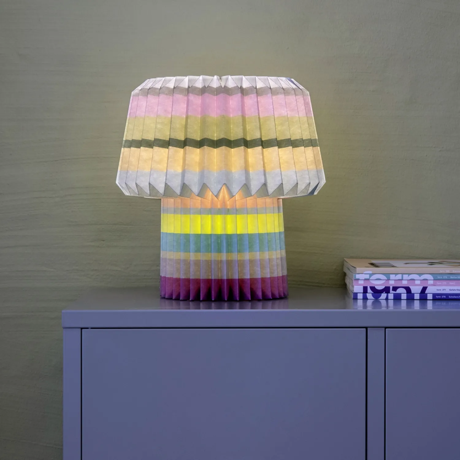 Online REMEMBER - Bordlampe i papir - Anna loops