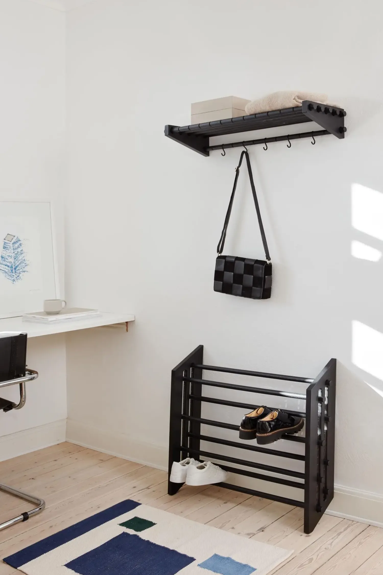 Clearance Roon & Rahn by We Do Wood - Moodstand Skostativ Black 12