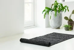 New Rug Solid - Tæppe m. læder, sort - 65x135 cm