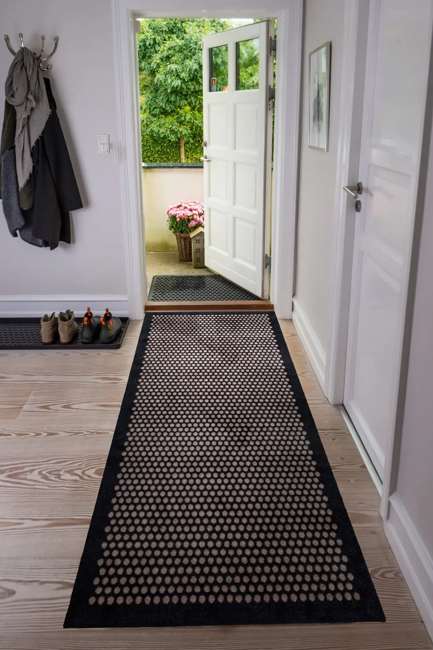 New Tica Copenhagen - Løber - Dots - Sort/sand - 90x200 cm