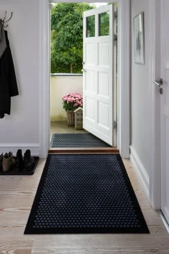 Discount Tica Copenhagen - Smudsmåtte - Dots - Sort/grå - 90x130 cm