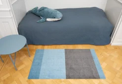 Sale Tica Copenhagen - Smudsmåtte - Stripes Horizon - Blå/Steelgrey - 90x200 cm