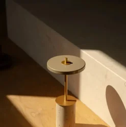 New Umage - Bordlampe - Asteria Move Mini - Clay Travertine Messing