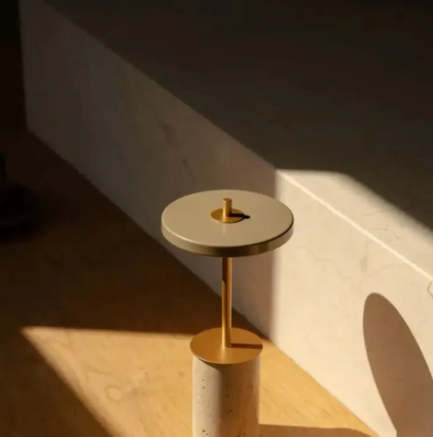 New Umage - Bordlampe - Asteria Move Mini - Clay Travertine Messing