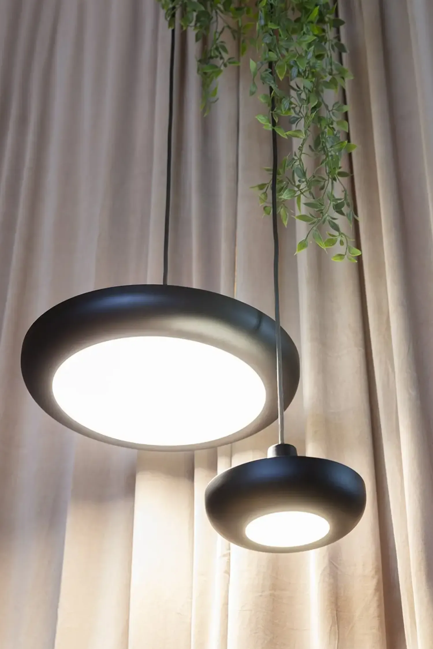 Hot Umage - Loftlampe - Cassini - Sort - Medium Ø40 cm