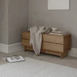 Outlet We Do Wood - Correlation Bench. Slagbænk i eg og med opbevaring