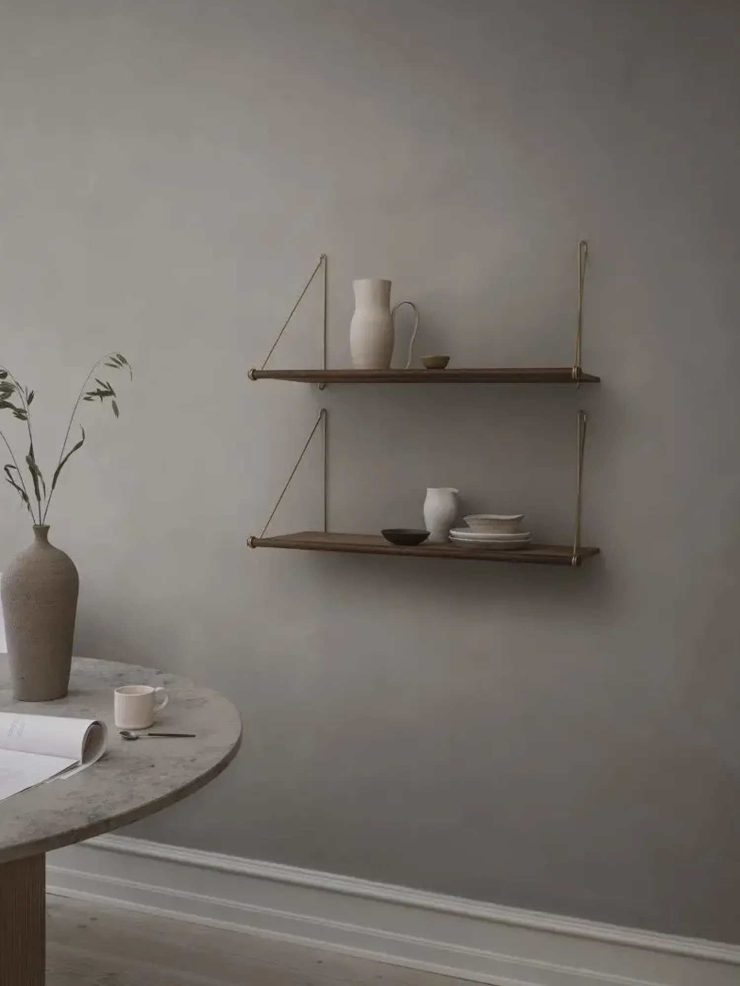 Online We Do Wood - Hylde - Loop Shelf - røget eg/messing